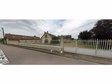 enssemble immobilier sur 4500 m² à breteuil s/iton