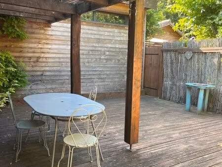 f2 meublé 38 m² de plain-pied avec terrasse – 5 min de montélimar sud – charges comprises