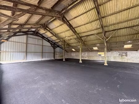 commerce 300 m²