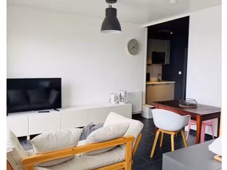 location studio meublé