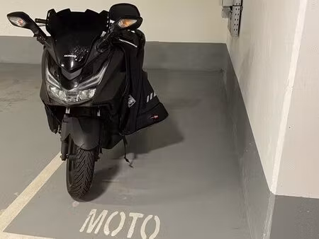 emplacement de parking moto