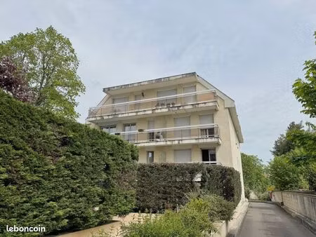 montmorency f2 de 42 m2 avec terrasse et parking
