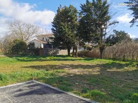 terrain 630 m² lespinasse