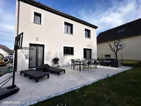maison 123m2 cuisine équipée 5 chambres garages