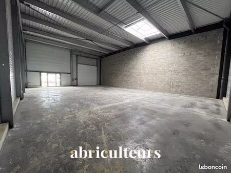 local commercial 210 m²