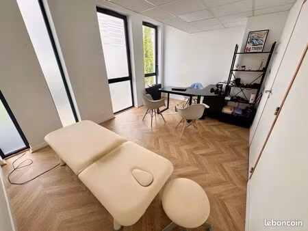 bureau dans cabinet médical