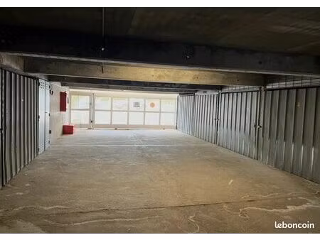vend garage/box à la grande motte