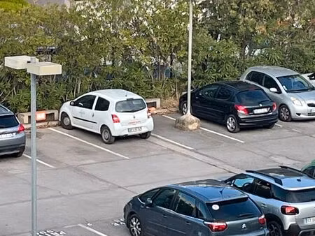 parking collines d'estanove