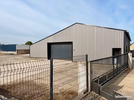 entrepôt 350 m² + terrain clôturé 1200 m²