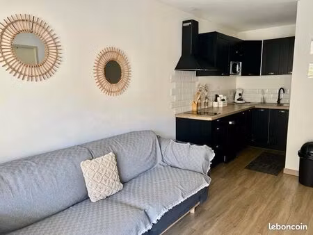 t2 meublé – parking  piscine  à 300 m des plages