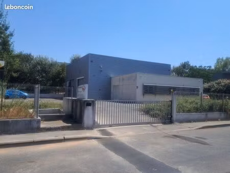 local d'activité 190 m² entrepôt  66 m² bureaux