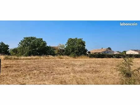terrain 600 m² labastidette