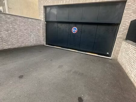 place de parking sécurisée