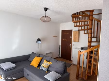 t2 duplex meublé – 39 m² carrez / 48 m² utiles – ultra lumineux – rangements sur mesure – 