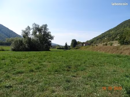 chirens terrain plat 750 m2 viabilité en bordure avec pc délivre 76m2 plancher