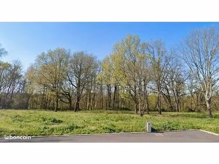 terrain 855 m² puydaniel