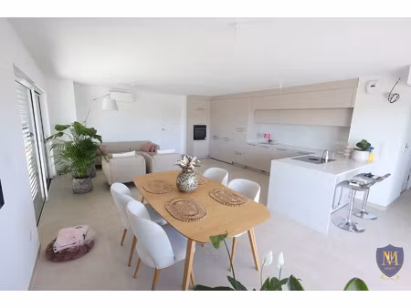 village-neuf au calme magnifique appartement en attique de 1