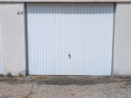garage fermé à vendre le bouscat proche de la place ravezie