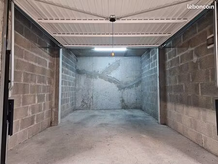garage à louer en sous sol