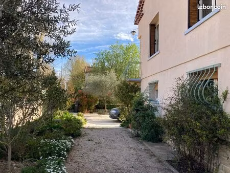 maison de village   non mitoyenne  lumineuse  5 pièces  climatisation réversible  avec sou