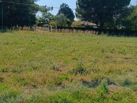 terrain 770 m² cars