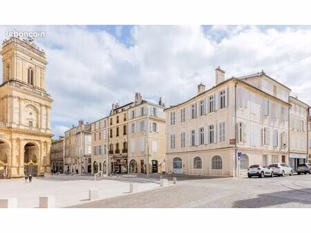 t2 au pied de la cathédrale d'auch