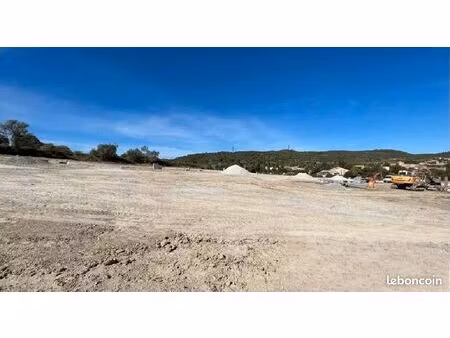terrain 704 m² cruzy