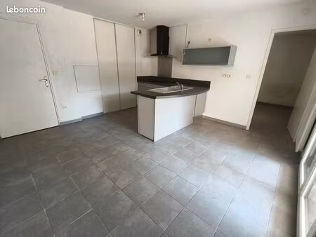 appart t2 - terrasse et place de parking privatives - residence securisee