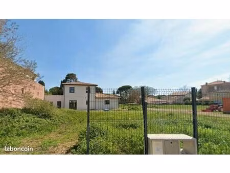 terrain 382 m² florensac