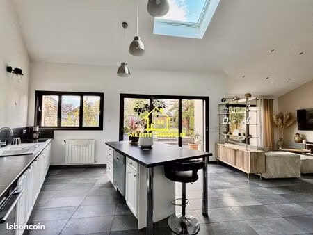 maison 6 pièces 178 m²