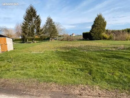 terrain 705 m² pamfou