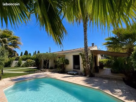 charmante villa individuelle de plain-pied 90 m² – piscine chauffée – panneaux solaires – 