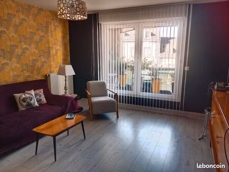 appartement 3 pièces avec terrasse & place de parking