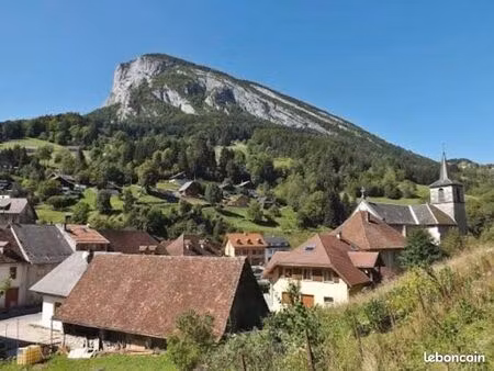 terrain 1 088 m² entre deux guiers