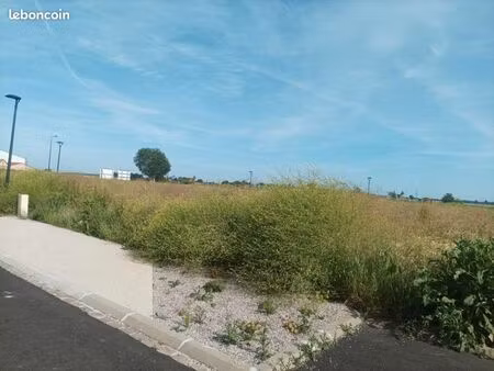 terrain 498 m² flocques