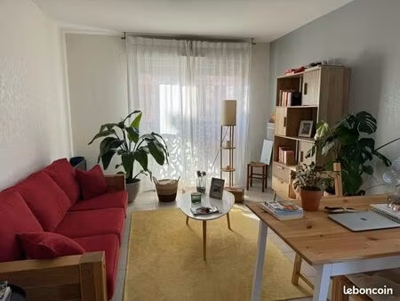 appartement t2 avec grande terrasse et parking - quartier hôpitaux faculté