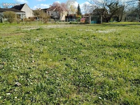 terrain 700 m² bussieres