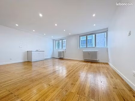 studio 1 pièce 43 m²