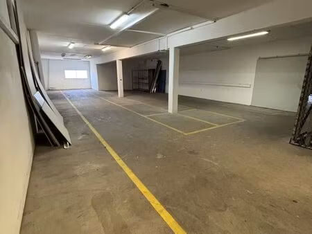 local 1452 m² la possession