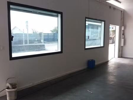 local commercial/professionnel 107 m2 à grande montée ste marie