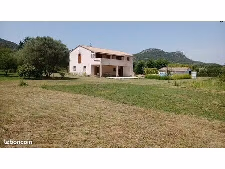 propriété de 5732 m2 avec une parcelle constructible