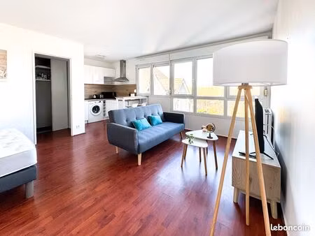 appartement studio · 34 m² · à 2 pas de la gare plaisir-grignon