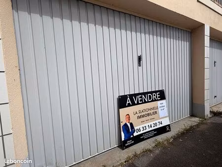 parking/box 1 pièce 21 m²