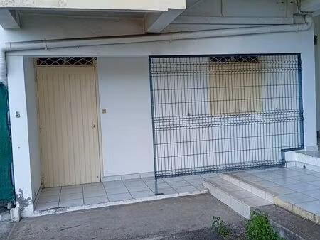 local proche centre-ville tampon