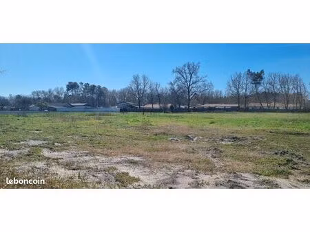 terrain 811 m² saint magne