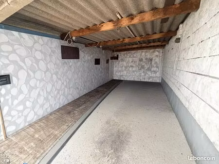parking/box 1 pièce 16 m²