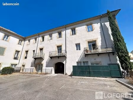 studio 1 pièce 31 m²