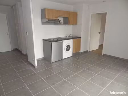 appartement 2 pièces avec balcon & parking