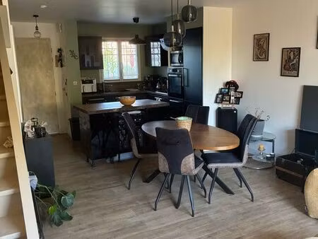 maison avec panneaux solaires