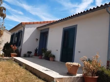 maison 5 pièces  véranda  sous sol. 120 mètres carrés